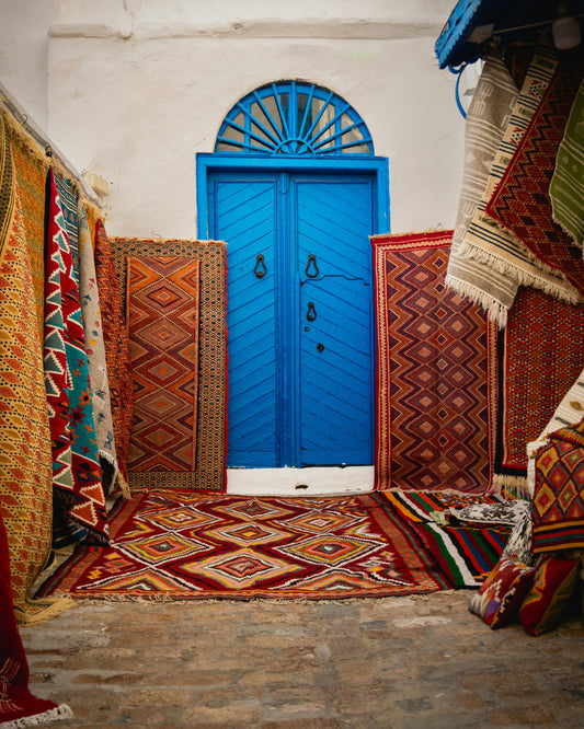 Découvrez l'Art du Tapis Tunisien : Un Voyage au Cœur de la Tradition Artisanale